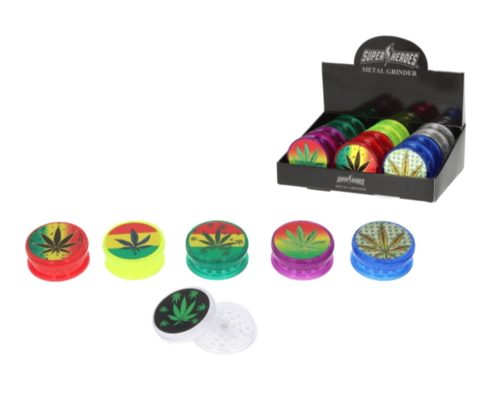 Super Heroes Grinder 2 részes műanyag dohányőrlő – 6 féle színben, kenderlevél mintával, Ø 6 cm 6 db/doboz