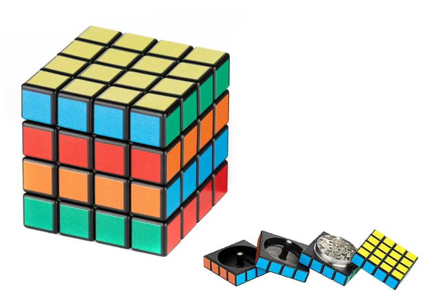 Super Heroes Rubik-kocka formájú dohányőrlő – 4 részes, 5,8 cm